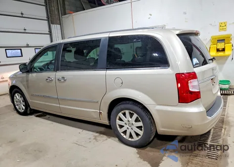 2016 Chrysler Town & Country Touring z USA, uszkodzony, nr VIN 2C4RC1BG8GR246700